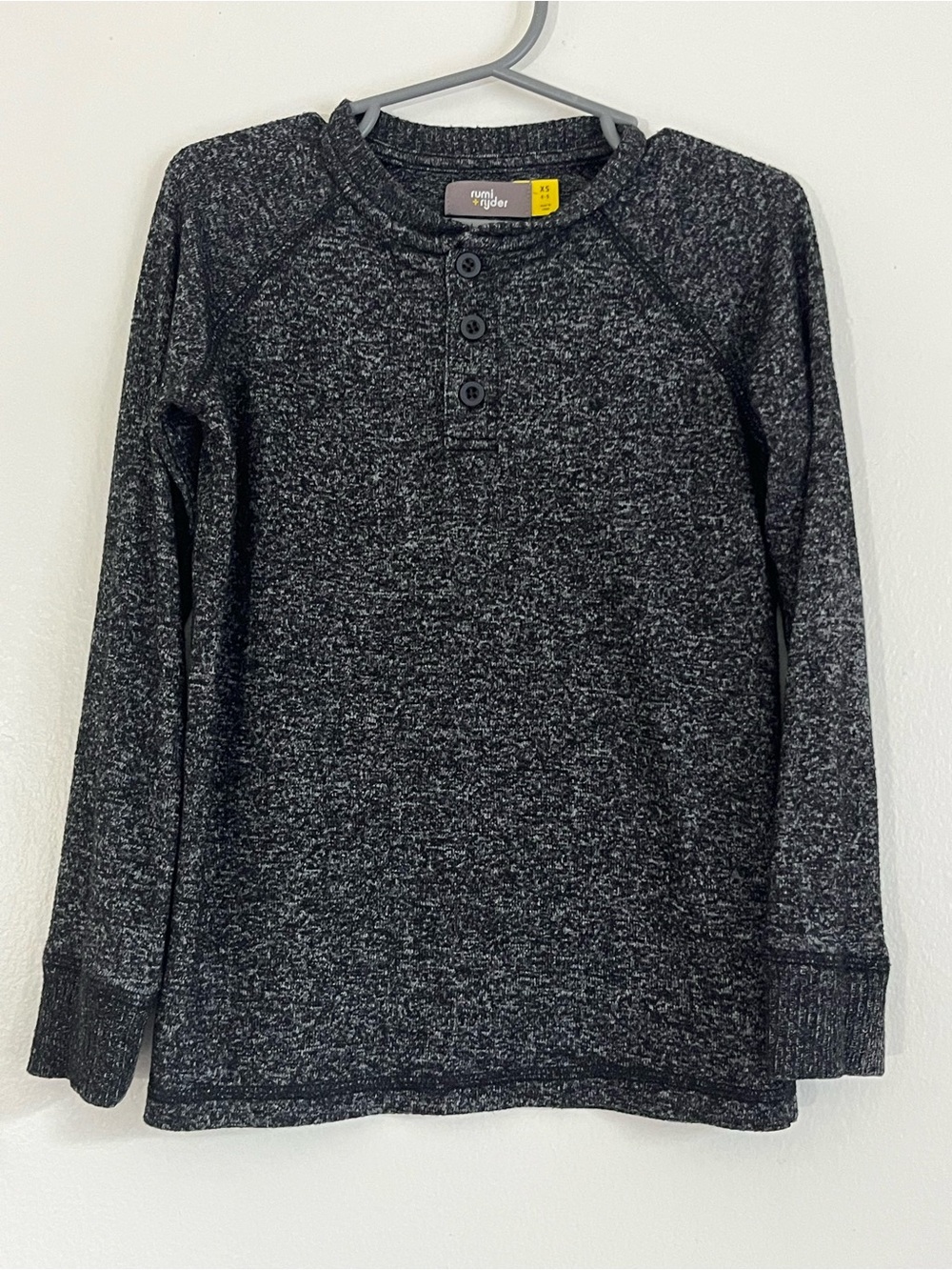 Rumi + Ryder Kids' Charcoal Heather Long-Sleeve Henley size XS (4-5)